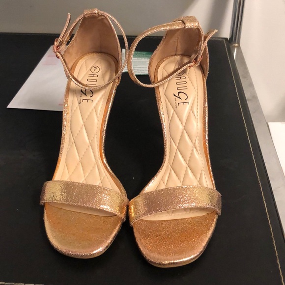 Rouge Helium Heels - Picture 1 of 8